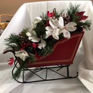 Wooden sleigh with silk flowers